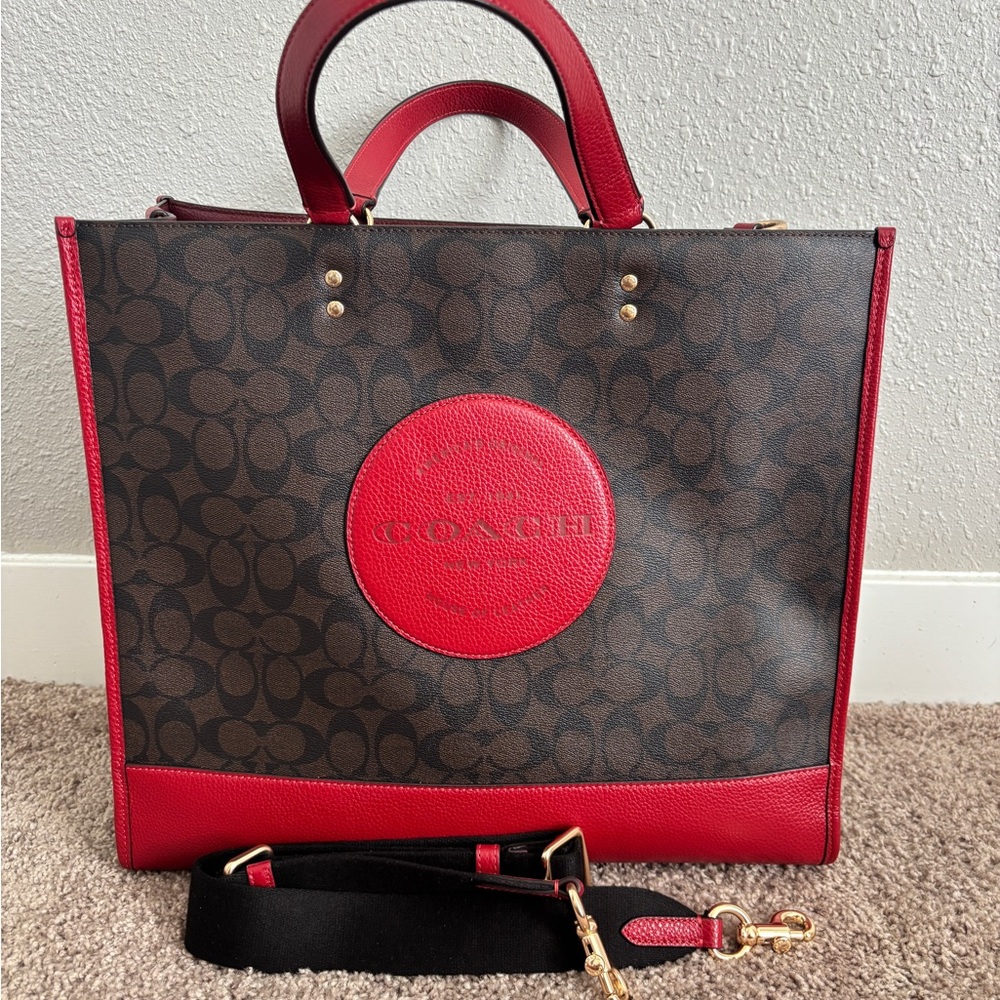 DEMPSEY TOTE 40 IN SIGNATURE CANVAS WITH COACH PATCH (COACH C1789)